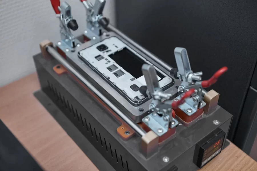 Testowanie wyświetlacza podczas wymiany szybki w smartfonach to obowiązkowe działanie